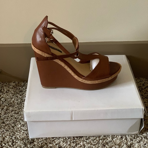 Brown wedge sandals - Picture 3 of 3
